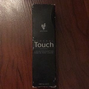 Younique liquid foundation chiffon